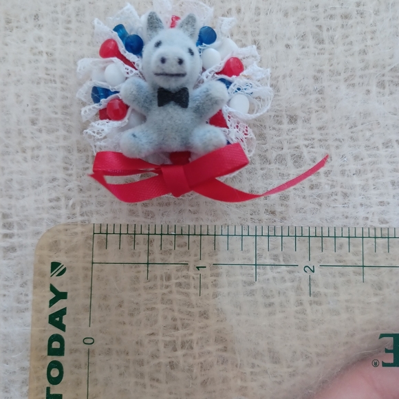 Vintage Democratic party donkey pin - Picture 4 of 4